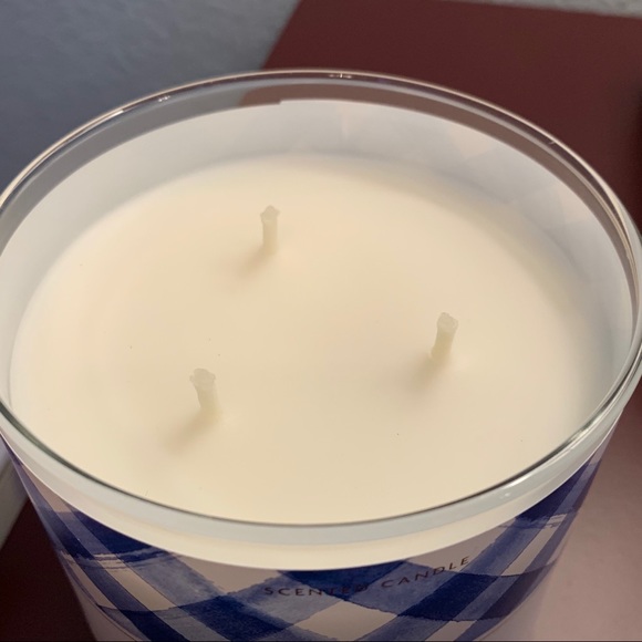 Bath & Body Works Gingham Scented Candle - Picture 3 of 4